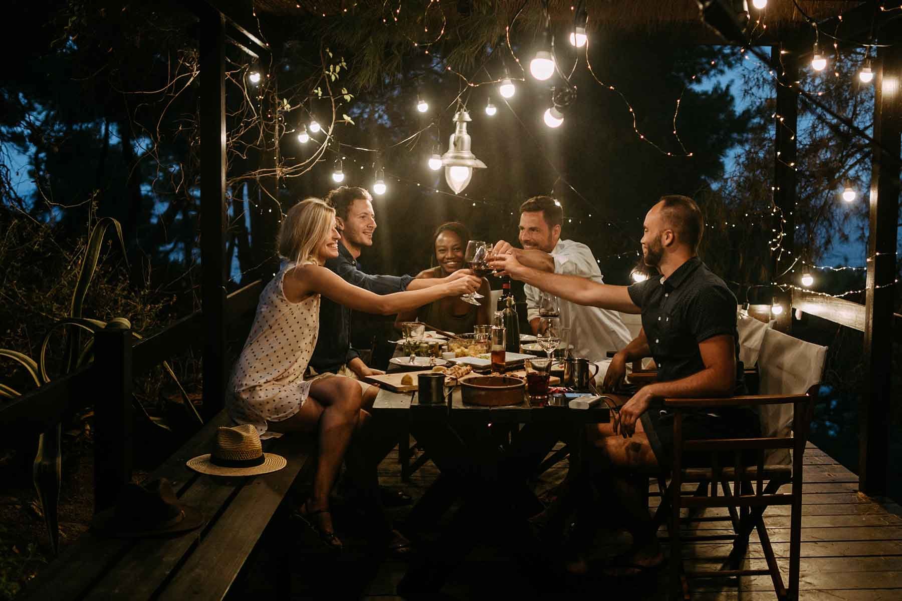 affects-of-drinking-alcohol-and-sleep-friends-celebrating