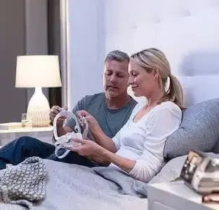 replacing-cpap-mask (1)
