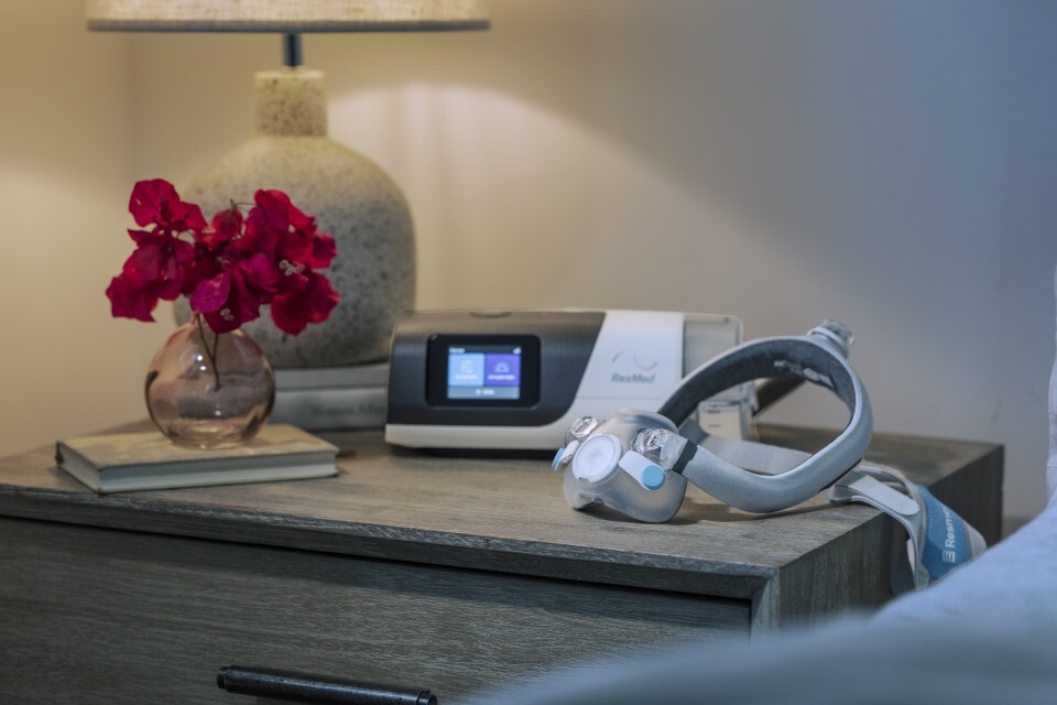 AirSense_11_nightstand_AirTouch-F30i